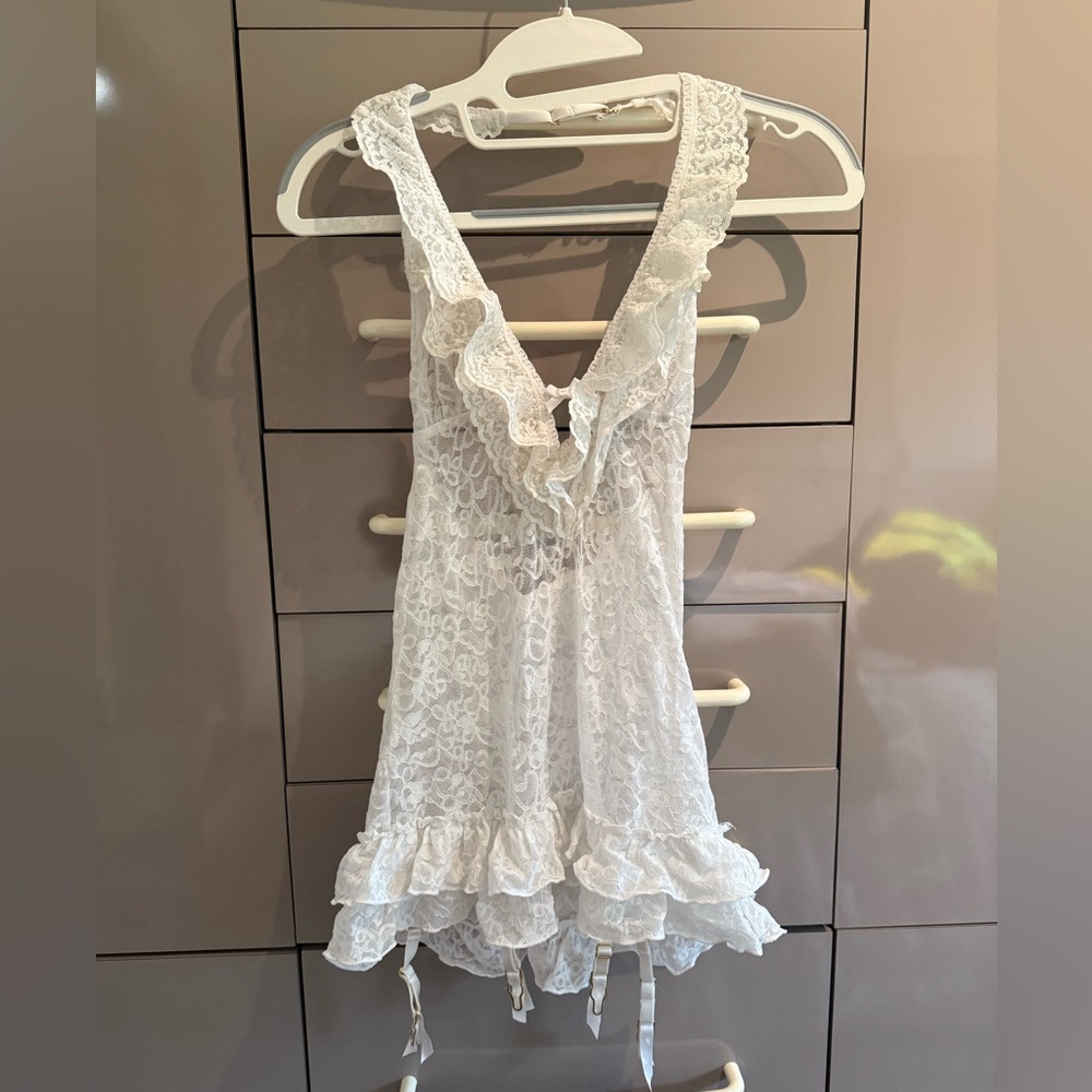 Victoria's Secret White Lace Teddy (Sm/34B)